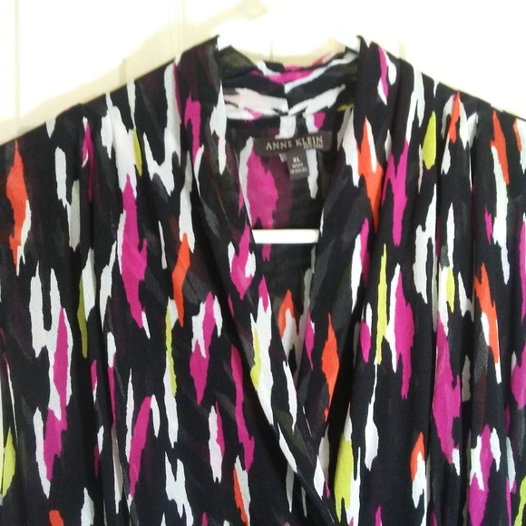 Ann Klein Abstract Pattern Top - Picture 2 of 3